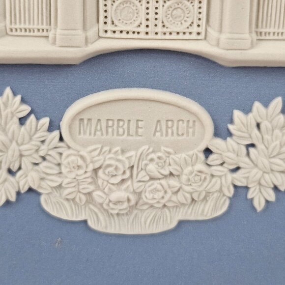 Vintage Wedgwood Collector Plate Marble Arch Christmas Blue Jasperware 1981 - Picture 5 of 9
